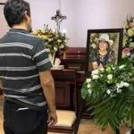 ENTRE FLORES Y VELADORAS, DESPIDEN A SUBDIRECTORA ASESINADA POR ESTUDIANTE EN UNA SECUNDARIA